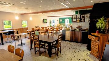 Dagelijks ontbijtbuffet (EUR 12 per persoon)