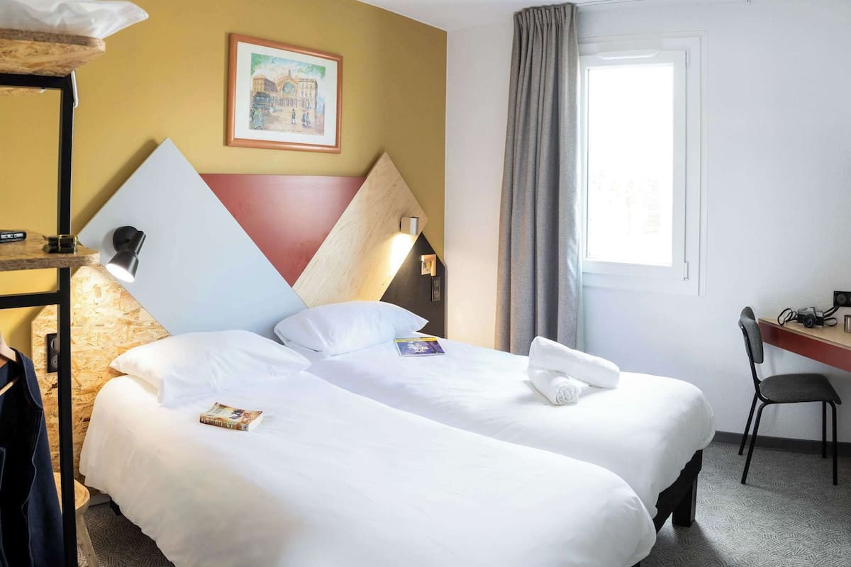 Suite, 2 Bedrooms | Premium bedding, desk, blackout drapes, soundproofing