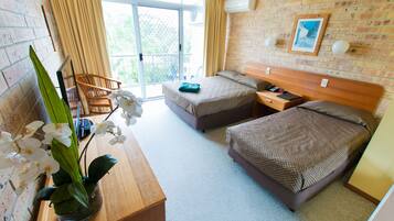 1 bedroom, desk, bed sheets