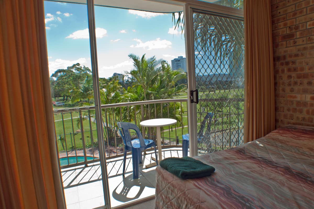 Executive Studio | 1 bedroom, desk, bed sheets