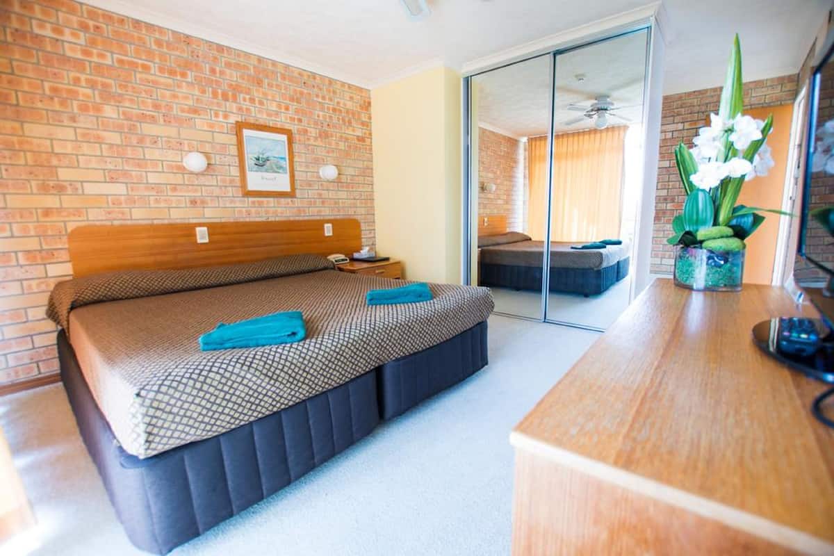 Standard Studio | 1 bedroom, desk, bed sheets