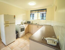 Full-size fridge, microwave, stovetop, dishwasher