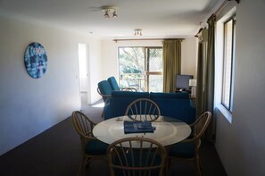 In-room dining - Jadon Place (Broadbeach Waters)