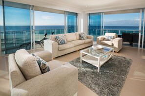 Living area - Nirvana By The Sea (Coolangatta)