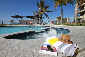 Outdoor pool - San Simeon Apartments (Tugun)
