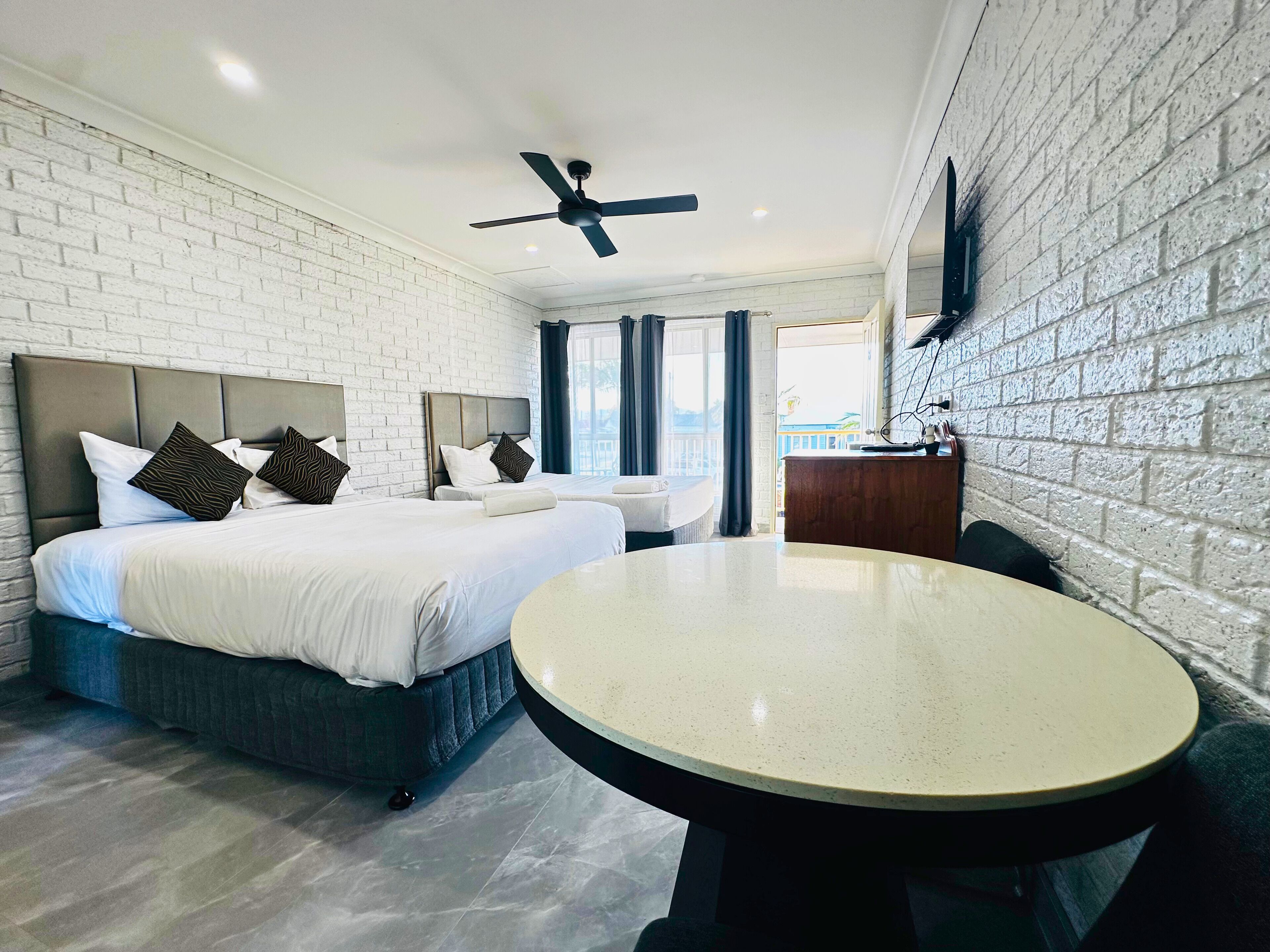 Deluxe Family Room | Desk, iron/ironing board, free WiFi, bed sheets