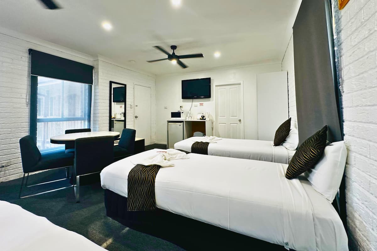 Family Room | Desk, iron/ironing board, free WiFi, bed sheets