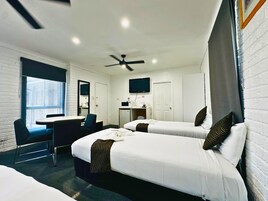 家庭房 | 办公桌、熨斗/熨衣板、免费 WiFi、床单