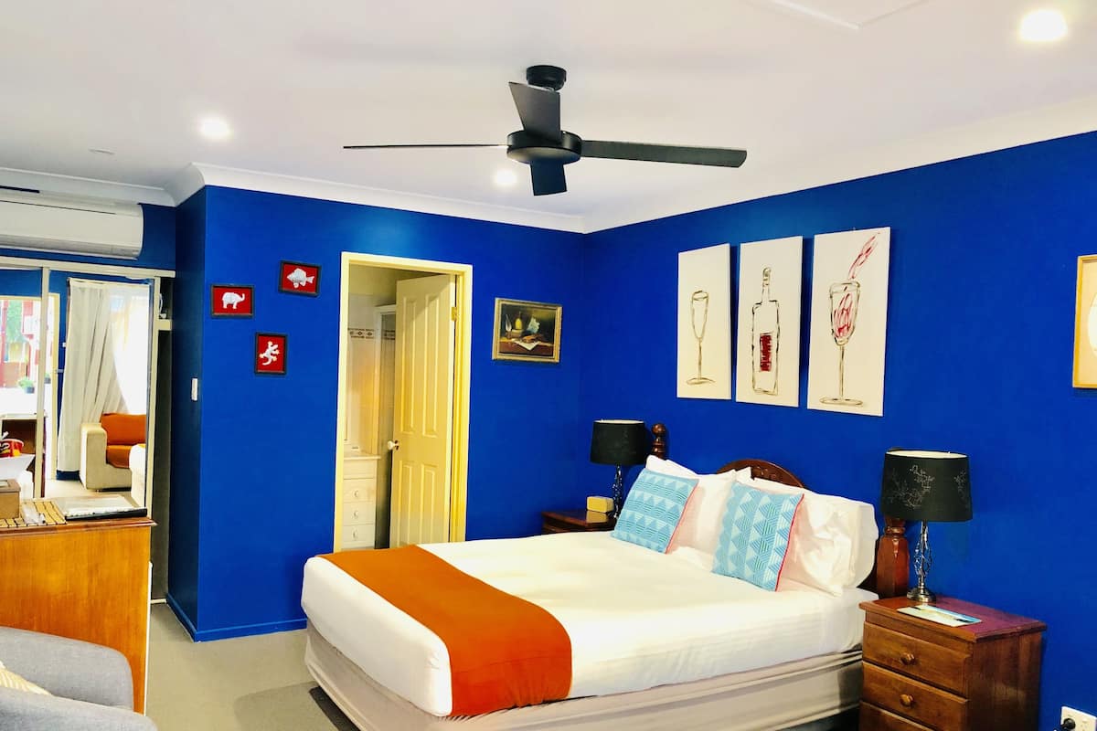 Kamar Standar, Bebas Asap Rokok (Motel Queen Room) | 1 kamar tidur, meja kerja, setrika/meja setrika, dan Wi-Fi gratis