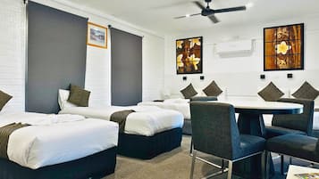 مكتب ومكواة/لوح كي وواي فاي مجانًا وملاءات أسرّة