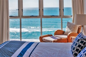 Tabla de planchar con plancha, cunas y camas plegables/adicionales