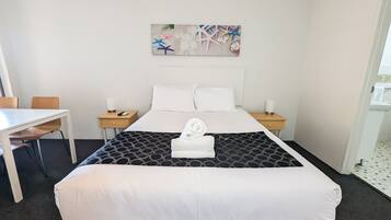 Standard Room, Kitchenette (Queen Room) | Premium bedding, pillow-top beds, iron/ironing board, free WiFi