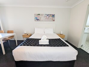 Standard Room, Kitchenette (Queen Room)