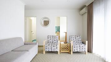 Apartment, 2 Bedrooms (Queen, single bunks)