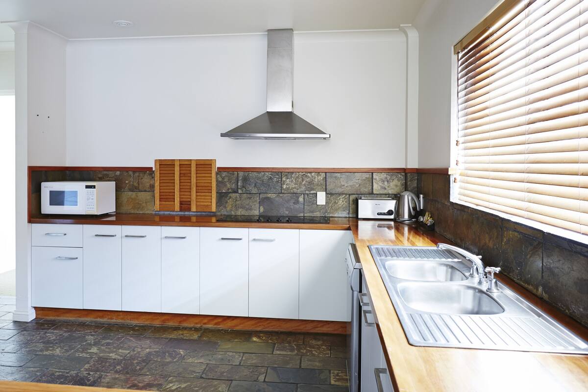 large family apartment - full kitchen (king, queen, single) | private kitchen | mini-fridge, coffee/tea maker, electric kettle