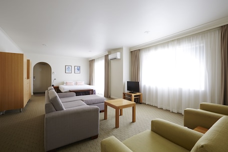家庭房 | 迷你吧、办公桌、熨斗/熨衣板、免费 WiFi