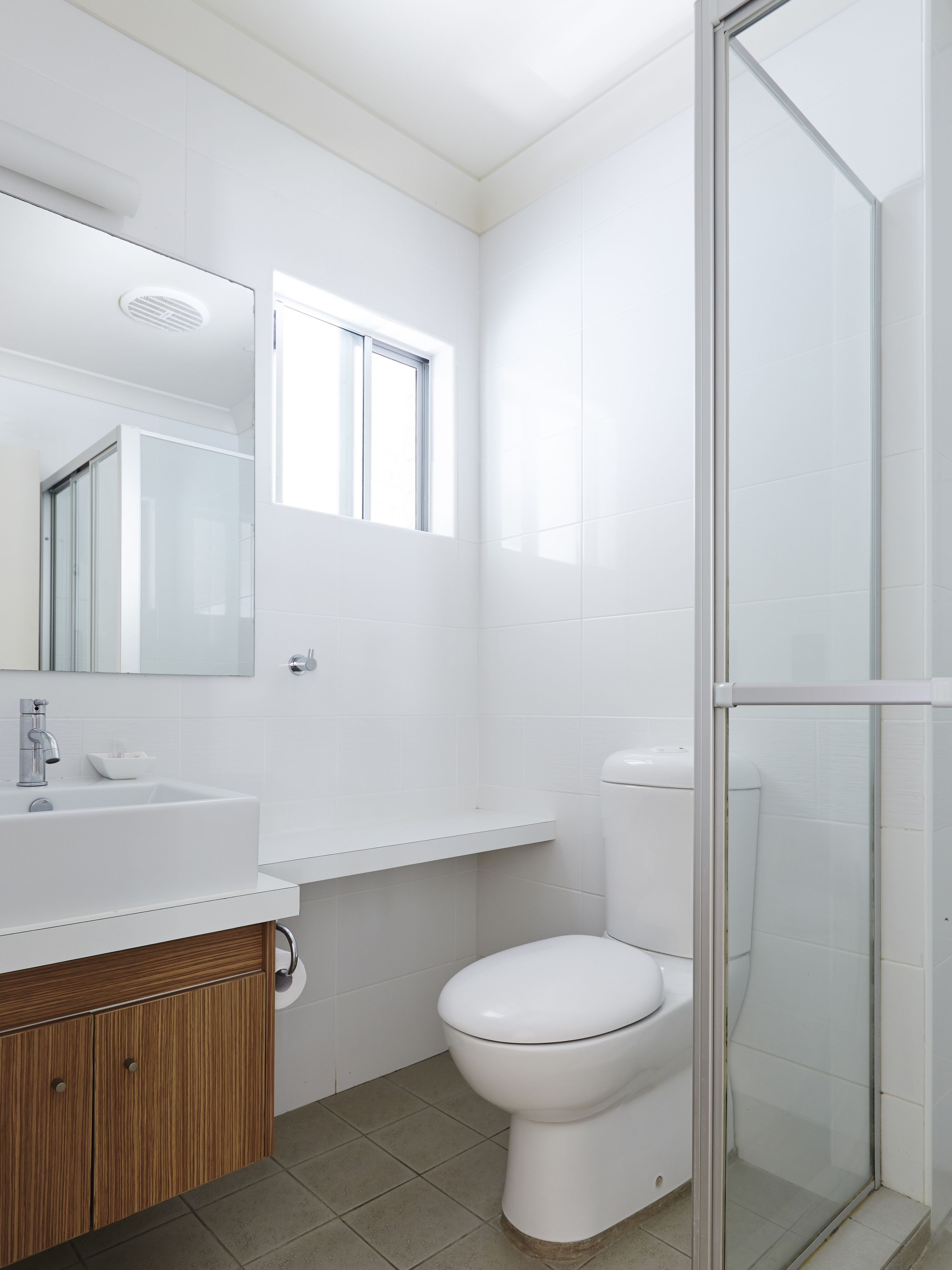 shower, free toiletries, towels