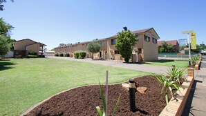 Free self-parking - Atlas Motel (Dubbo)