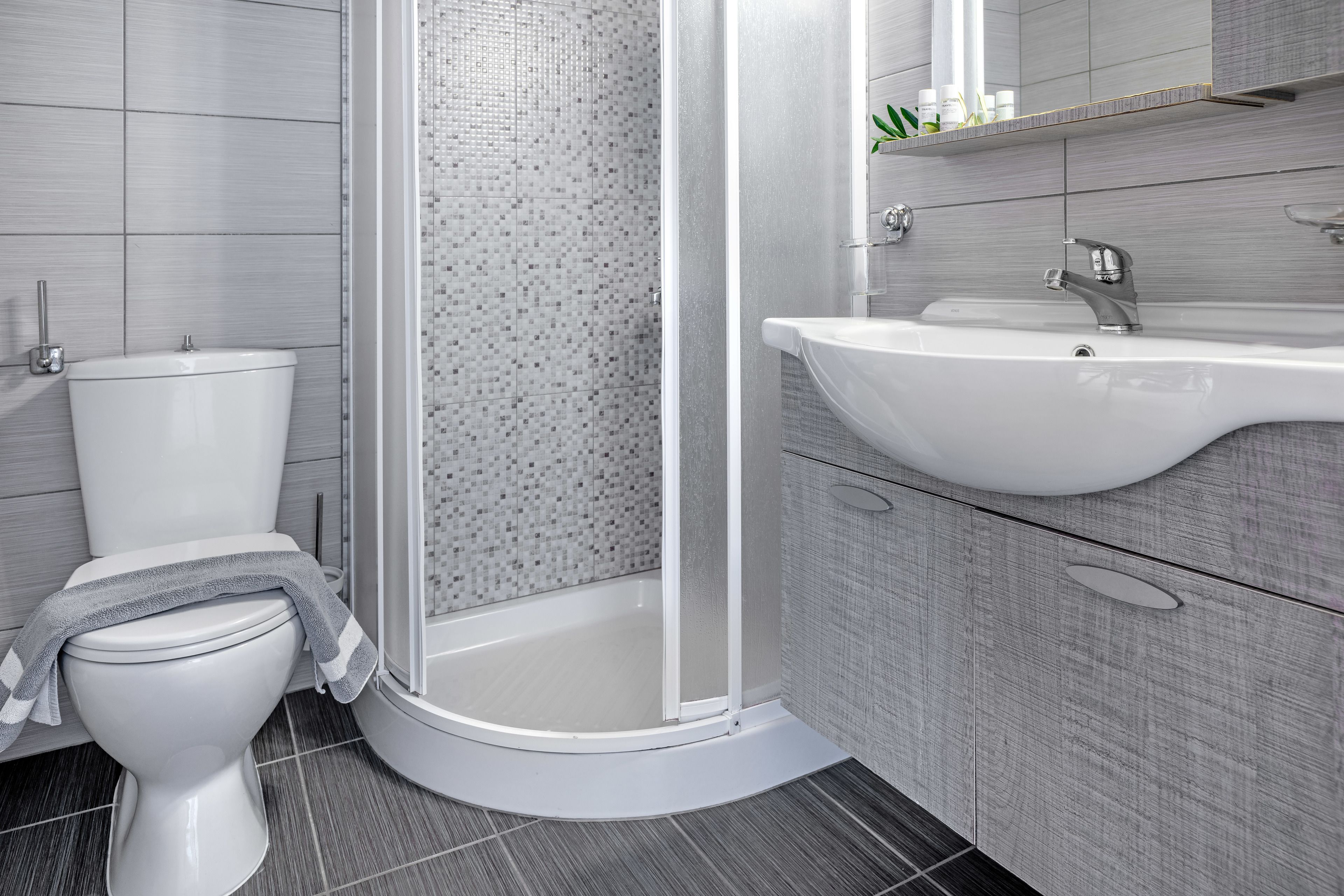 triple room, partial sea view | bathroom | deep-soaking bathtub, towels