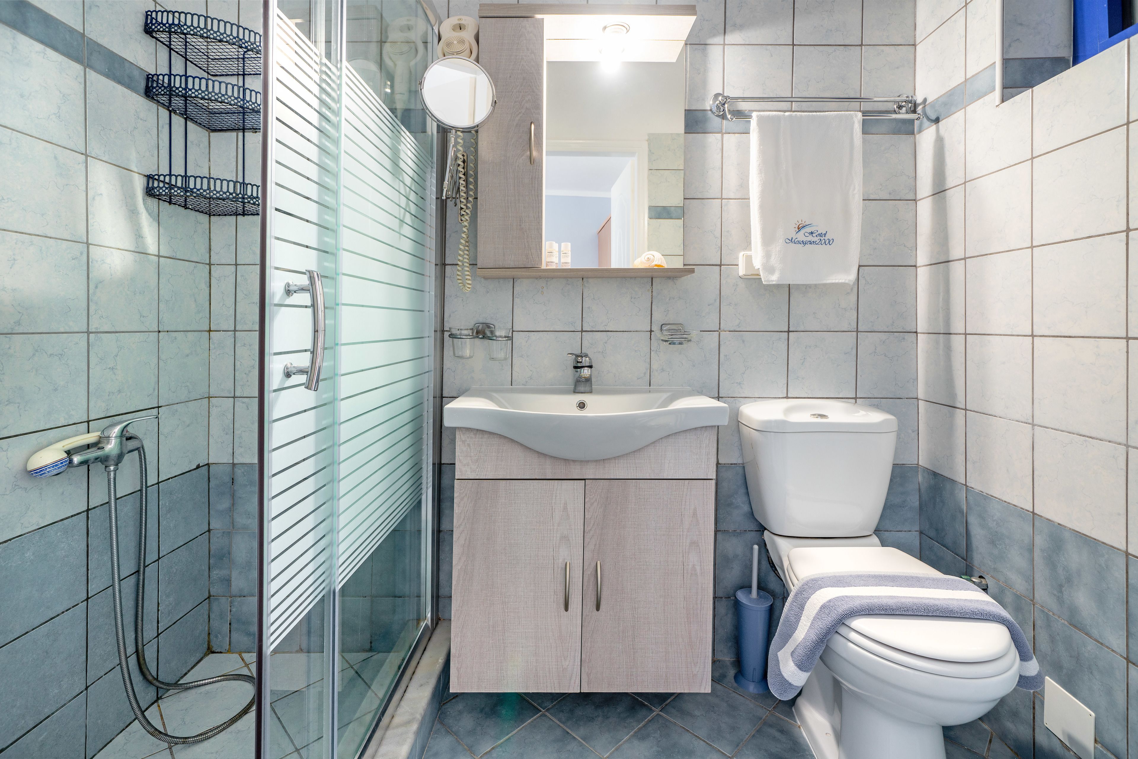 studio, kitchen (for 5 (ground floor)) | bathroom | deep-soaking bathtub, towels