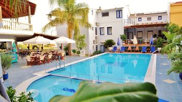 Outdoor pool, pool loungers