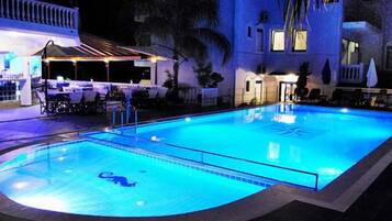 Outdoor pool, pool loungers