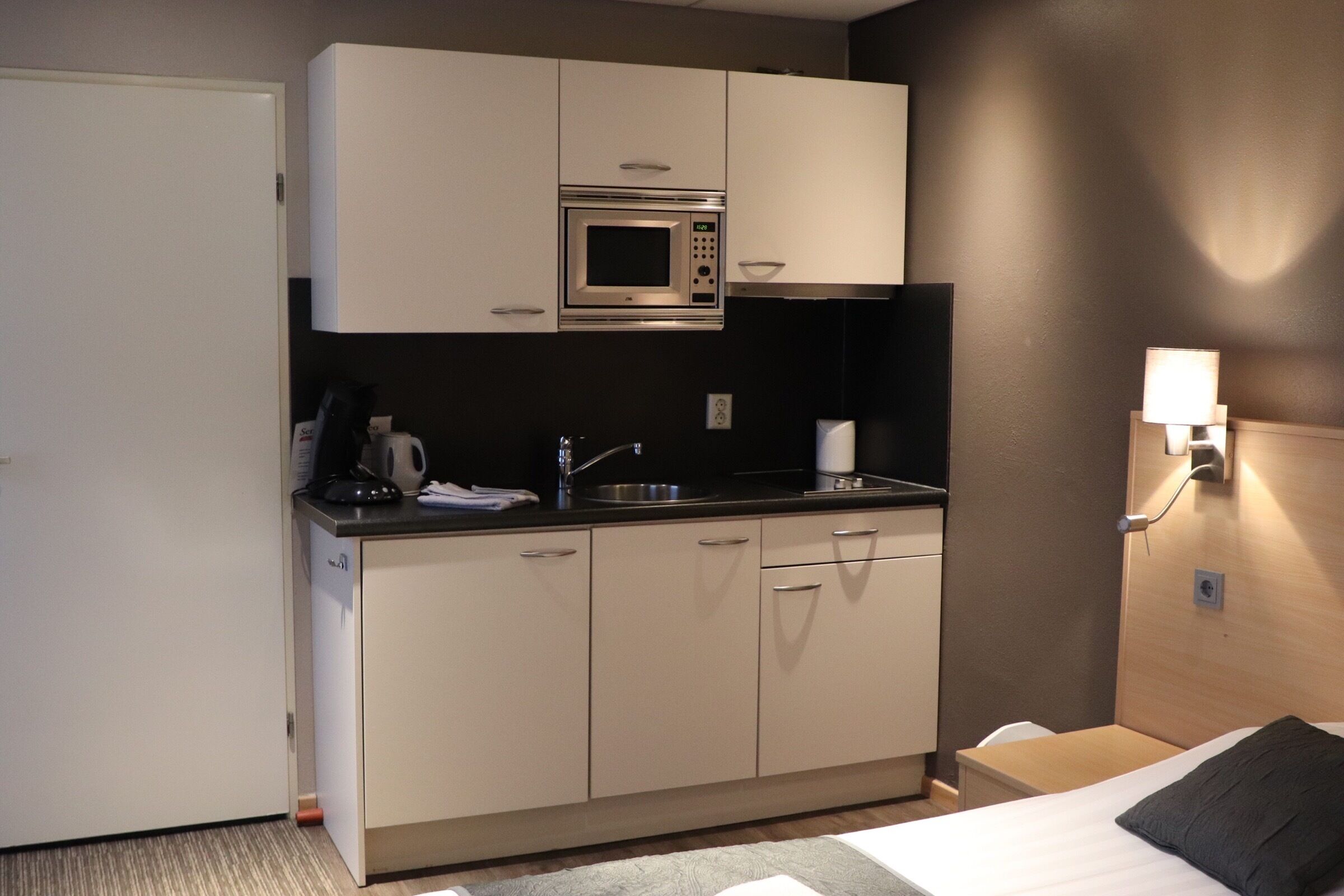 standard studio | in-room safe, desk, free wifi, wheelchair access