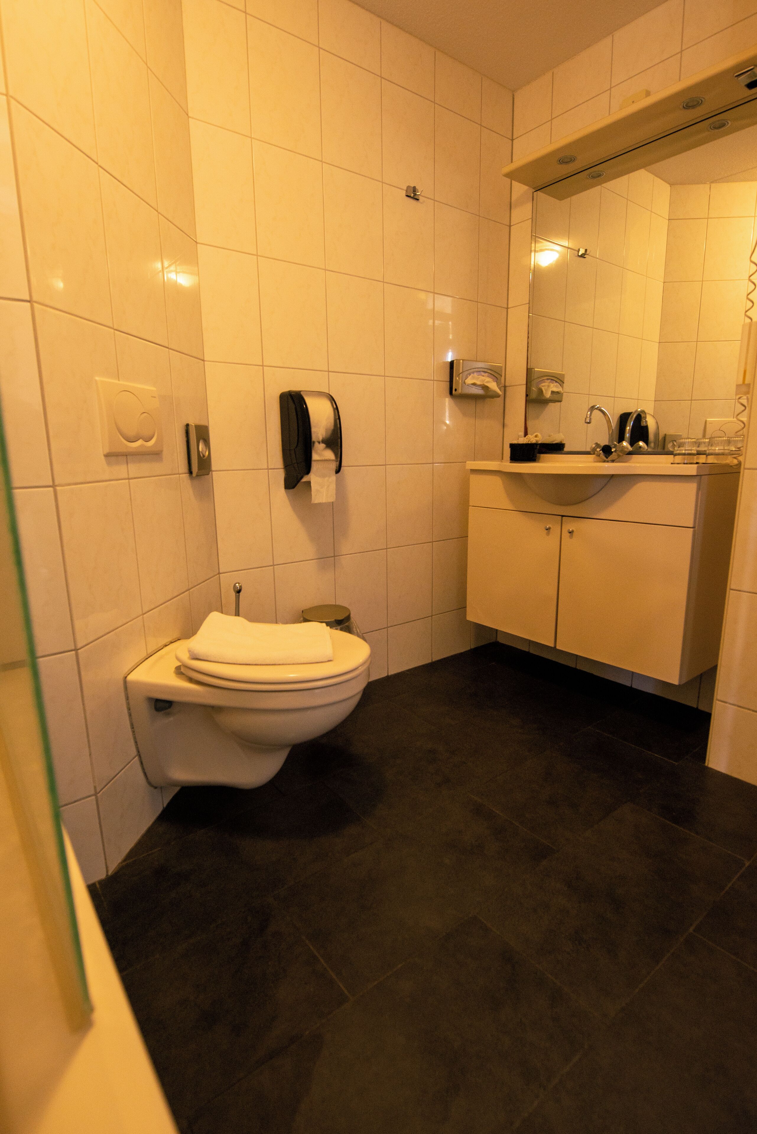 comfort double room | in-room safe, desk, free wifi, wheelchair access