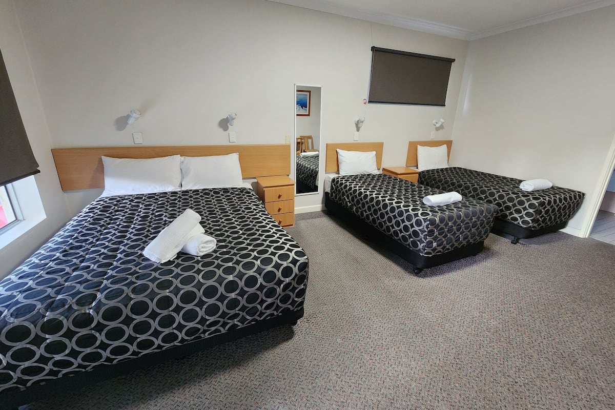 Familien-Vierbettzimmer, 1 Schlafzimmer, Poolblick, Erdgeschoss