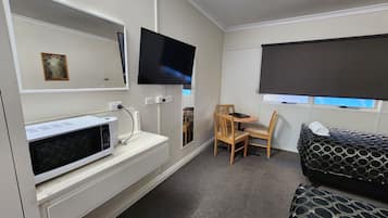 豪華雙床房, 1 間臥室, 非吸煙房, 地面層 | 熨斗/熨衣板、免費無線上網、床單