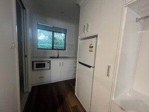 Premium Triple + Kitchenette Pet Friendly