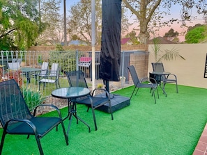 BBQ/picnic area - Albury City Motel (Albury)