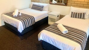 Tomannsrom – standard (1x Double & 1x Single) | Blendingsgardiner, strykejern/-brett, wi-fi (inkludert) og sengetøy