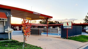 Unclassified image, 4 of 31, button - Ardeanal Motel West Wyalong (West Wyalong)