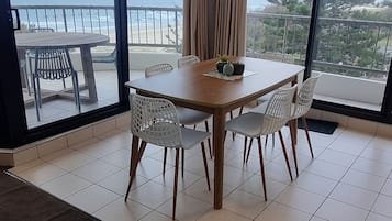 Departamento estándar, 2 habitaciones, vista parcial al océano | Servicio a la habitación