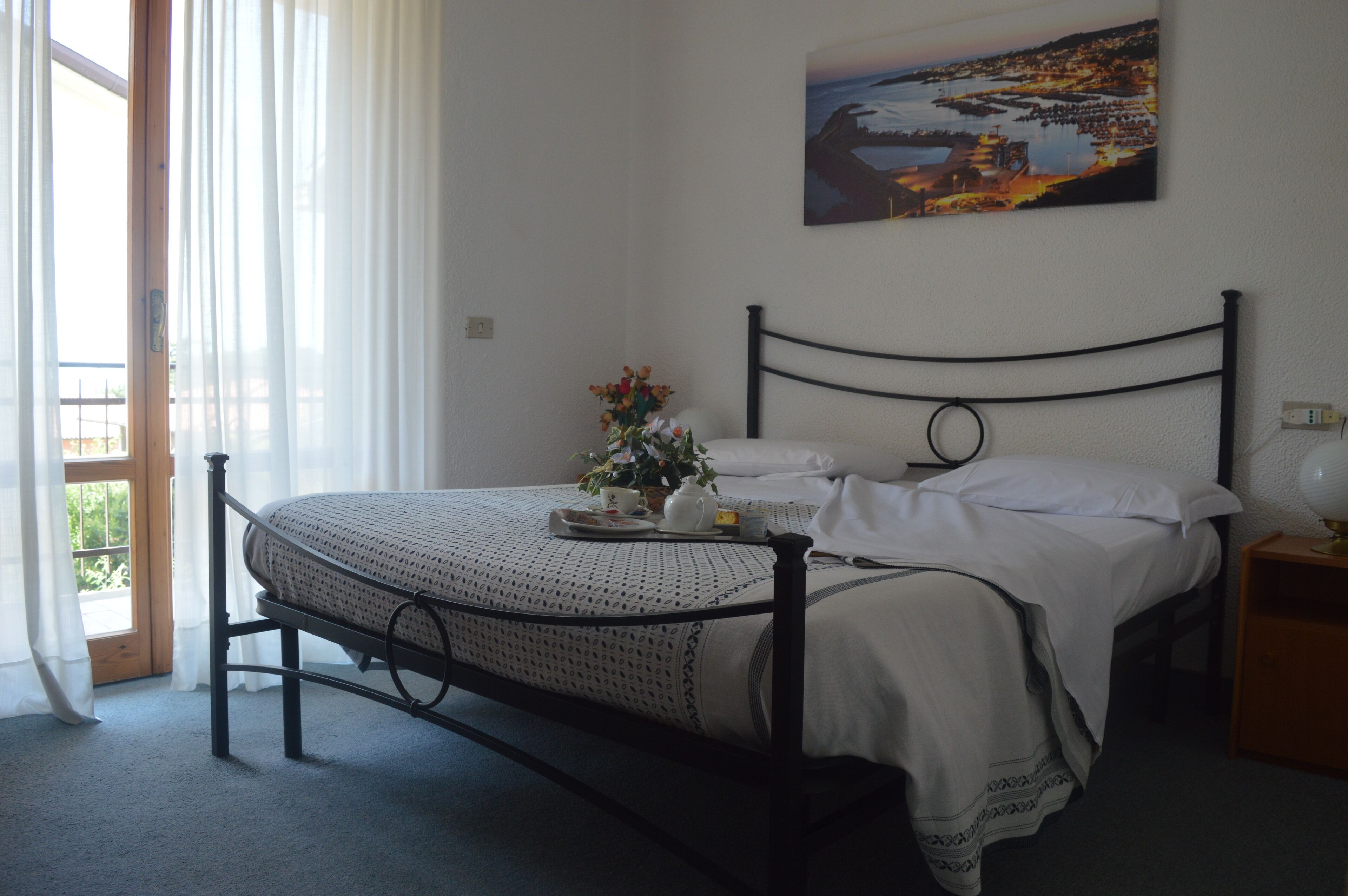 Double Room | Desk, cots/infant beds, rollaway beds, free WiFi