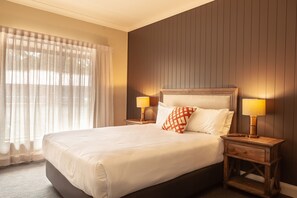 Bureau, fer et planche à repasser, Wi-Fi gratuit, draps fournis