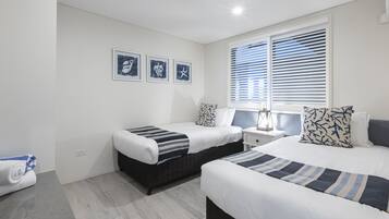 Appartamento, 2 camere da letto (Apartment Three) | Minibar, una cassaforte in camera, con stile personalizzato