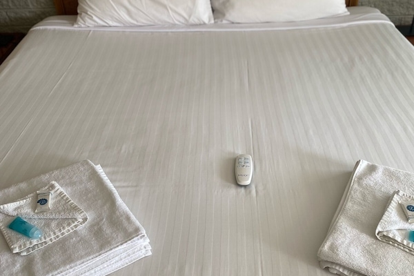 Room, 1 King Bed | Individually decorated, individually furnished, desk, soundproofing