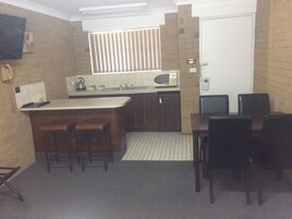 Apartamento família, 2 quartos | Cozinha privada | Cafeteira/chaleira, chaleira elétrica