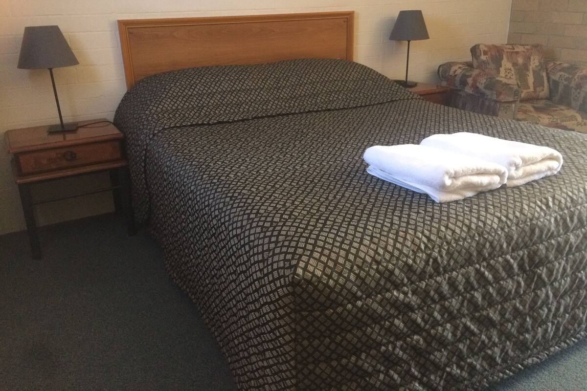 Single Room | Desk, soundproofing, iron/ironing board, WiFi (free)