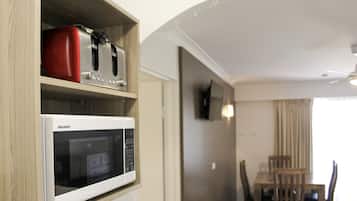 룸 (2 Bedroom Family Unit) | 거실 공간 | 평면 TV