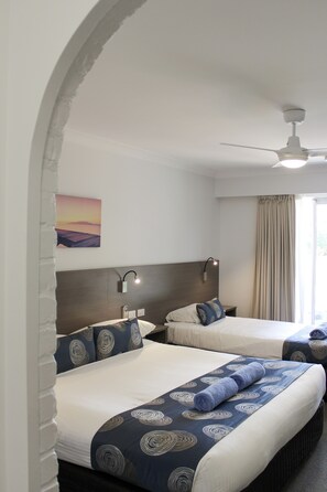 Room (Standard King & Single) | Blackout drapes, iron/ironing board, free WiFi, bed sheets - Aston Motel Yamba (Yamba)