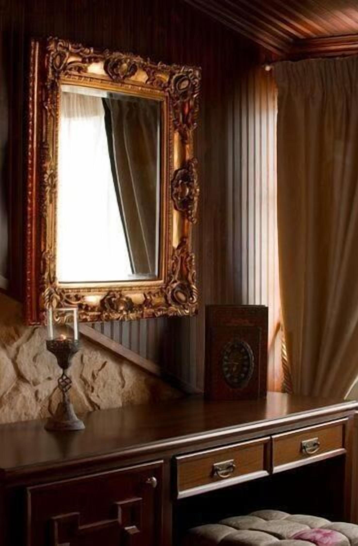 select comfort beds, minibar, in-room safe, desk