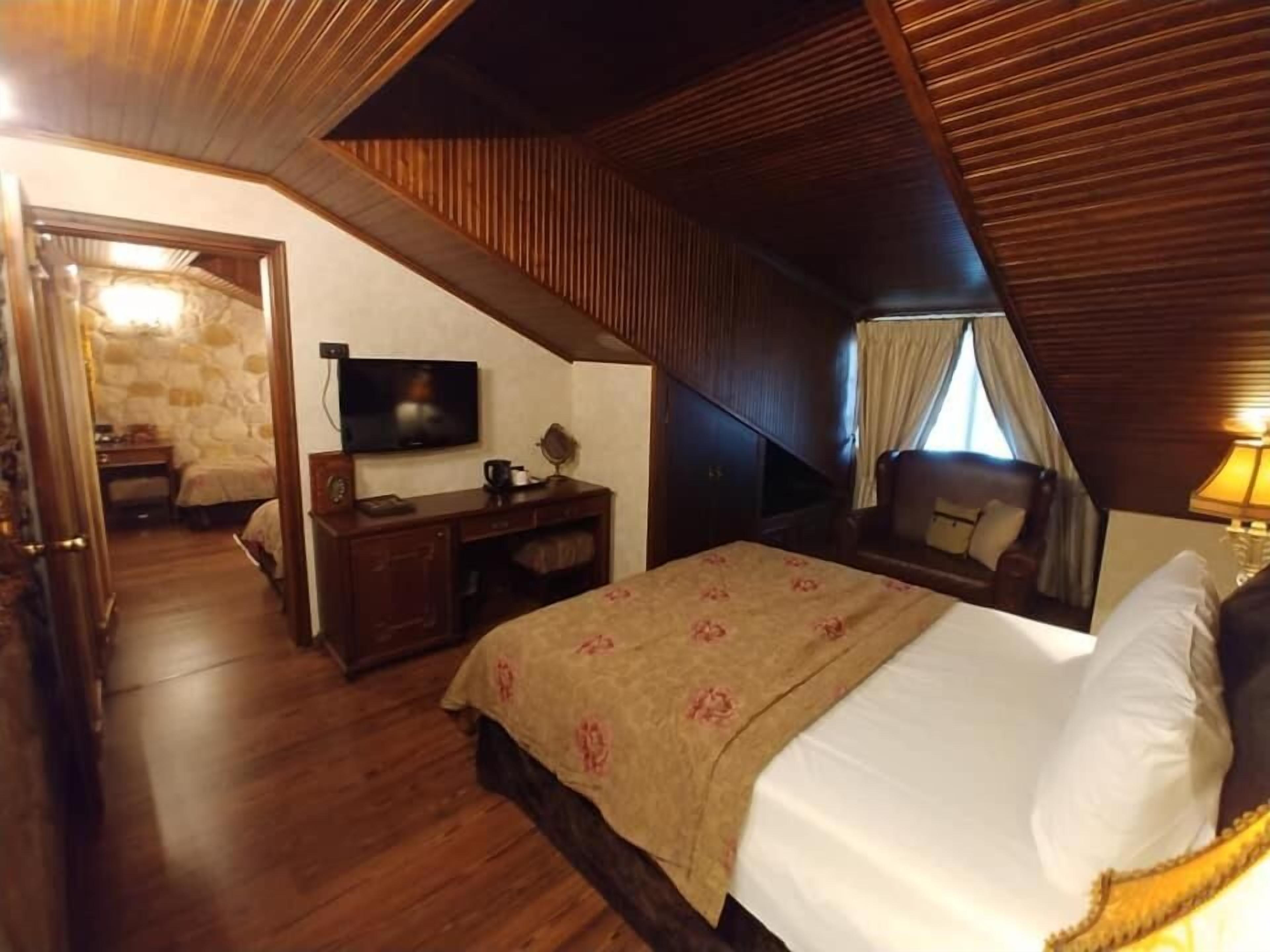 select comfort beds, minibar, in-room safe, desk