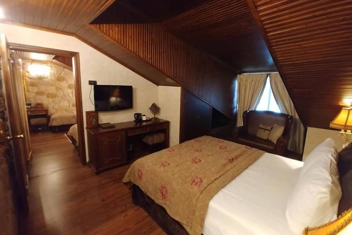 select comfort beds, minibar, in-room safe, desk