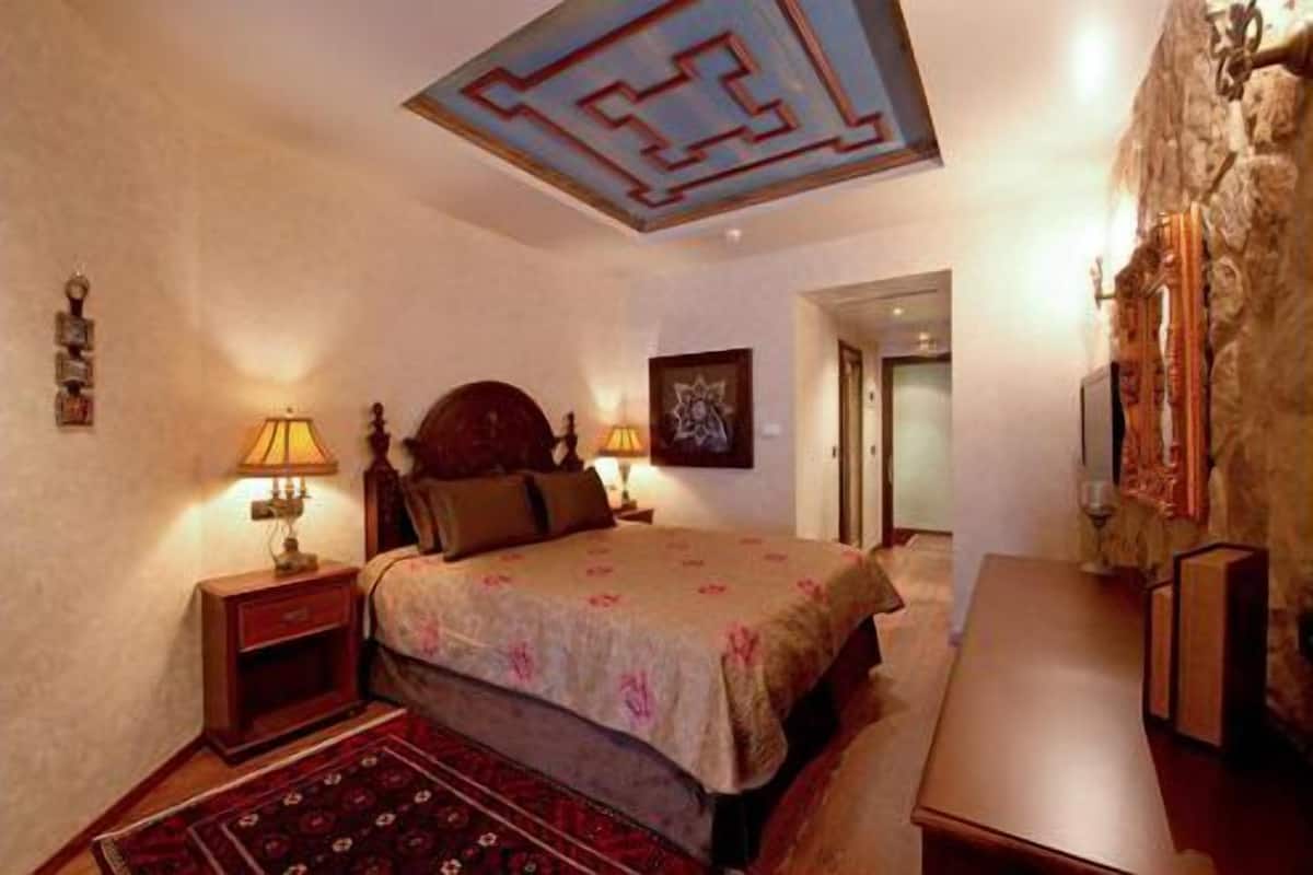 Select Comfort beds, minibar, in-room safe, desk