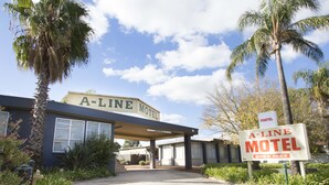 Property entrance - A line Motel (Griffith)