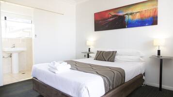 Standard Double Room, 1 Queen Bed | Soundproofing, iron/ironing board, free WiFi, bed sheets