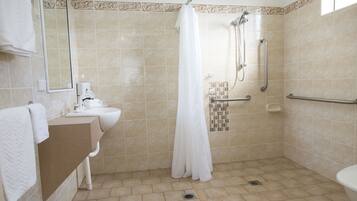 Chambre Familiale, non-fumeur | Salle de bain